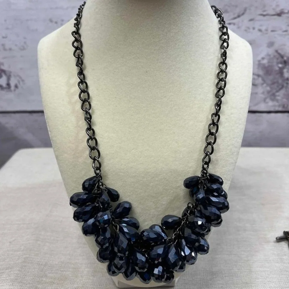 Simply Vera Wang Black Crystal‎ Beaded Cluster Bib Necklace 12 Inches